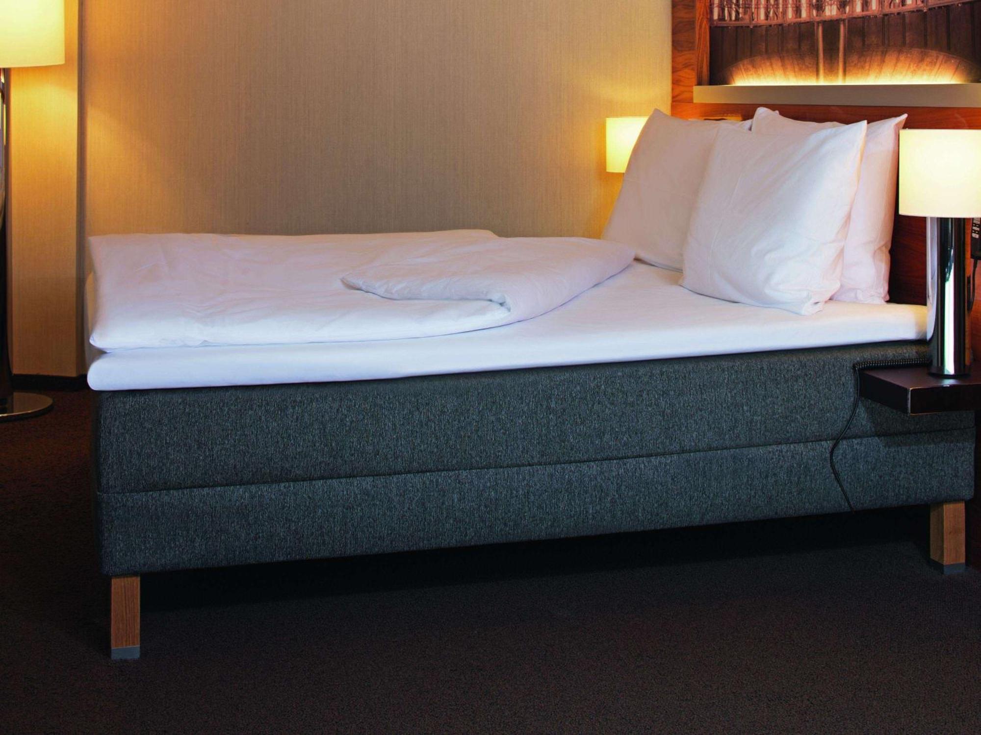 Moevenpick Hotel Geneva Мейрин Екстериор снимка