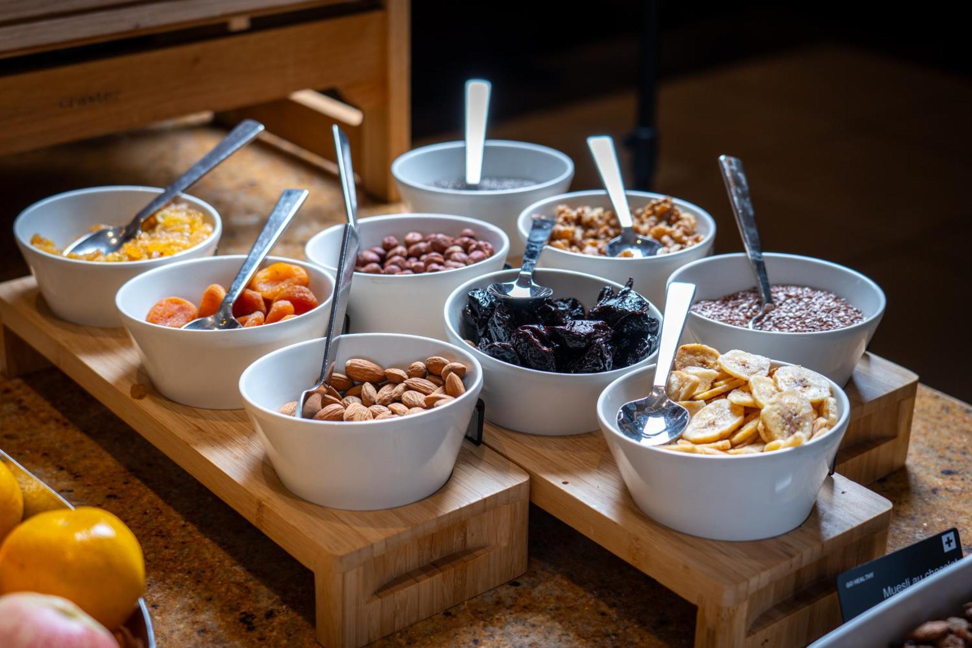 Moevenpick Hotel Geneva Мейрин Екстериор снимка