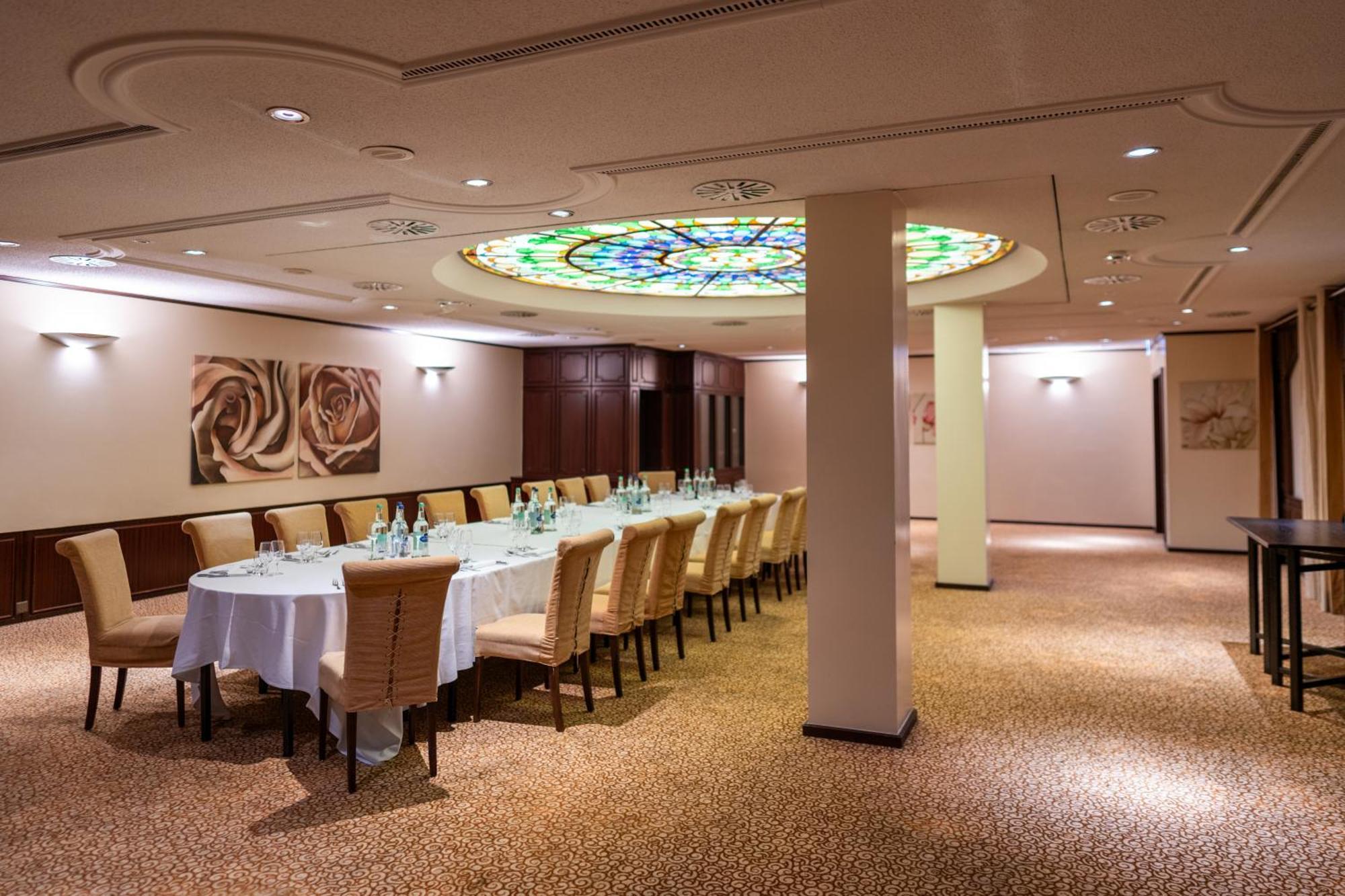 Moevenpick Hotel Geneva Мейрин Екстериор снимка
