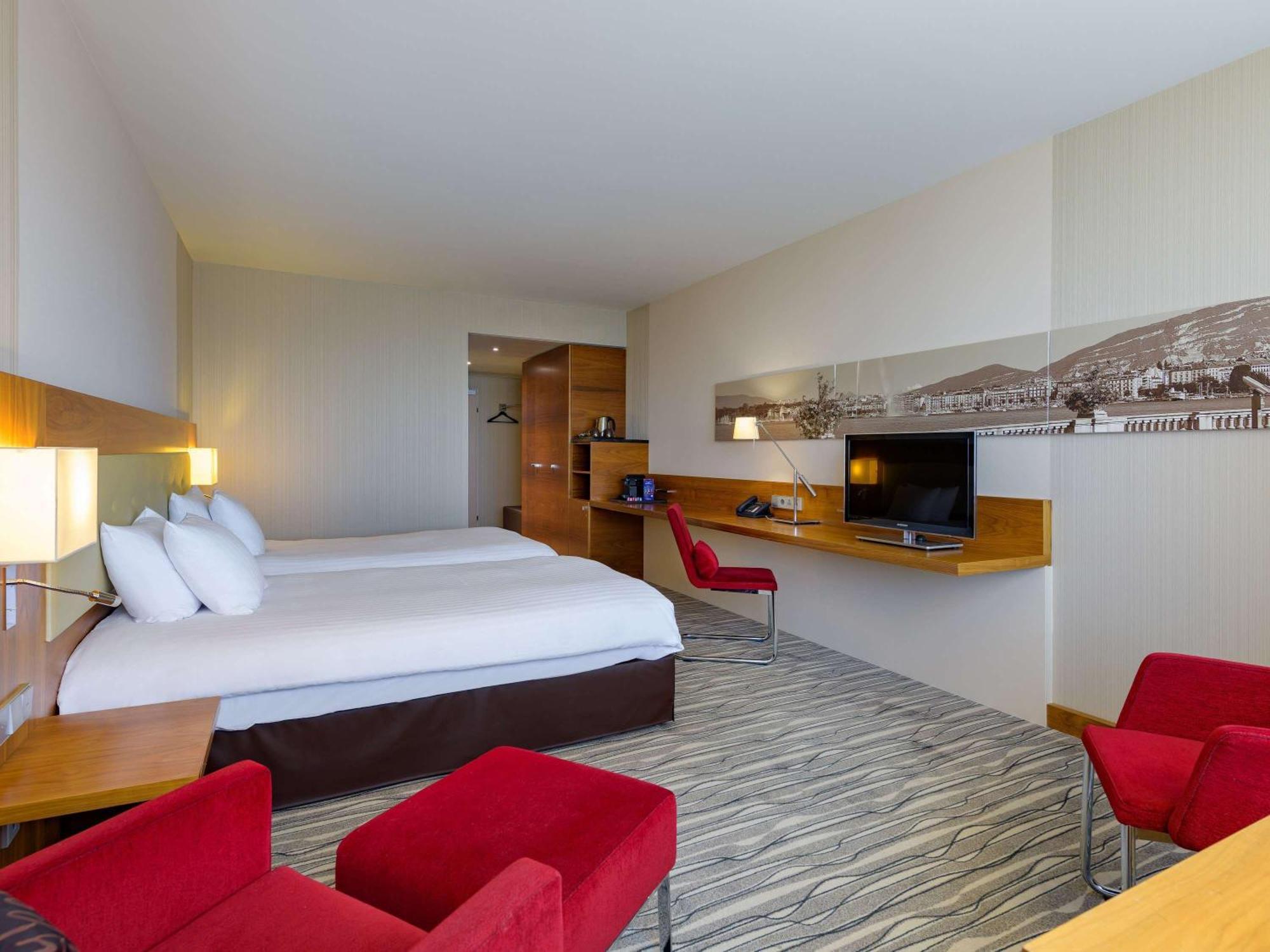 Moevenpick Hotel Geneva Мейрин Екстериор снимка