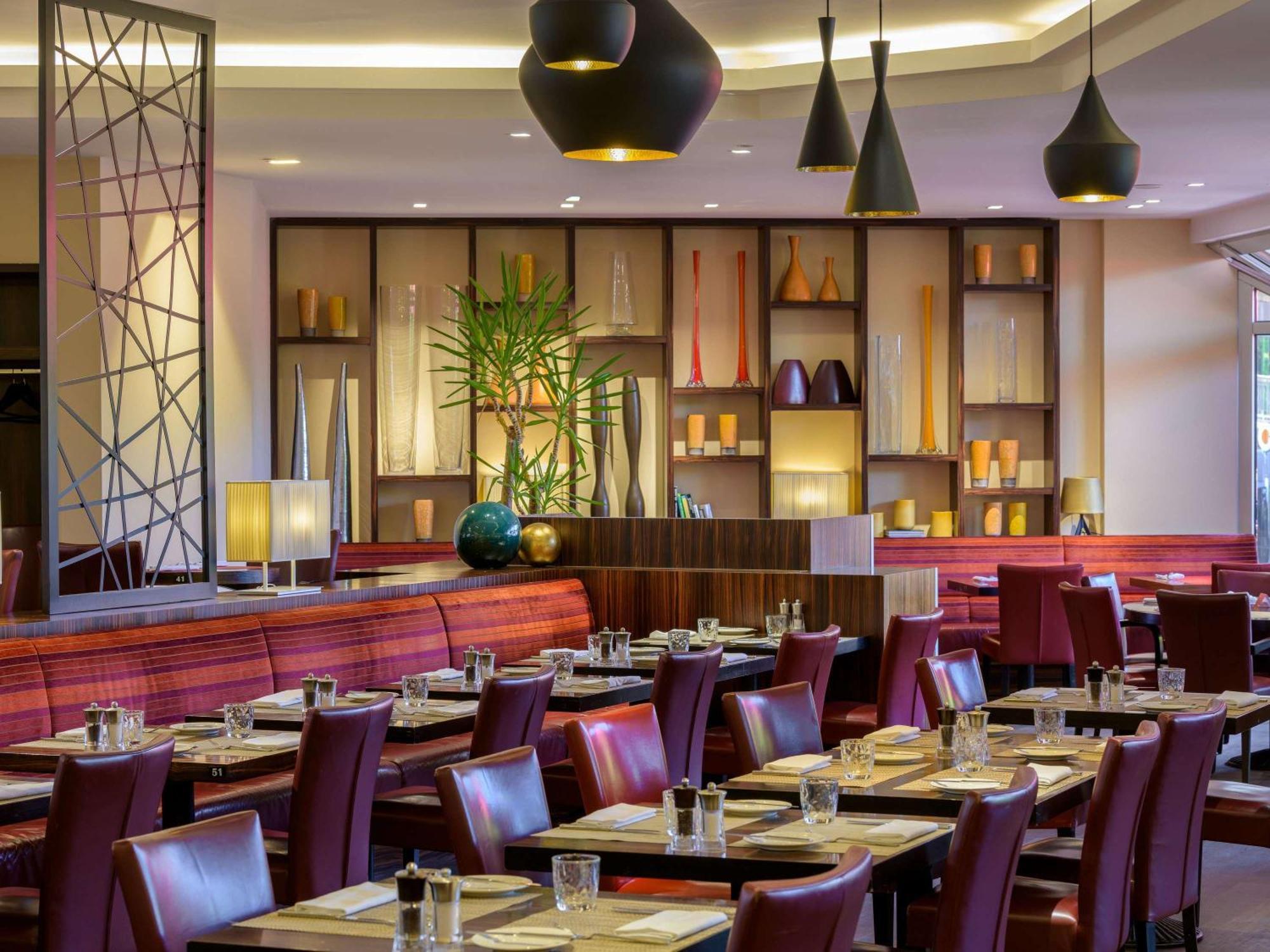 Moevenpick Hotel Geneva Мейрин Екстериор снимка