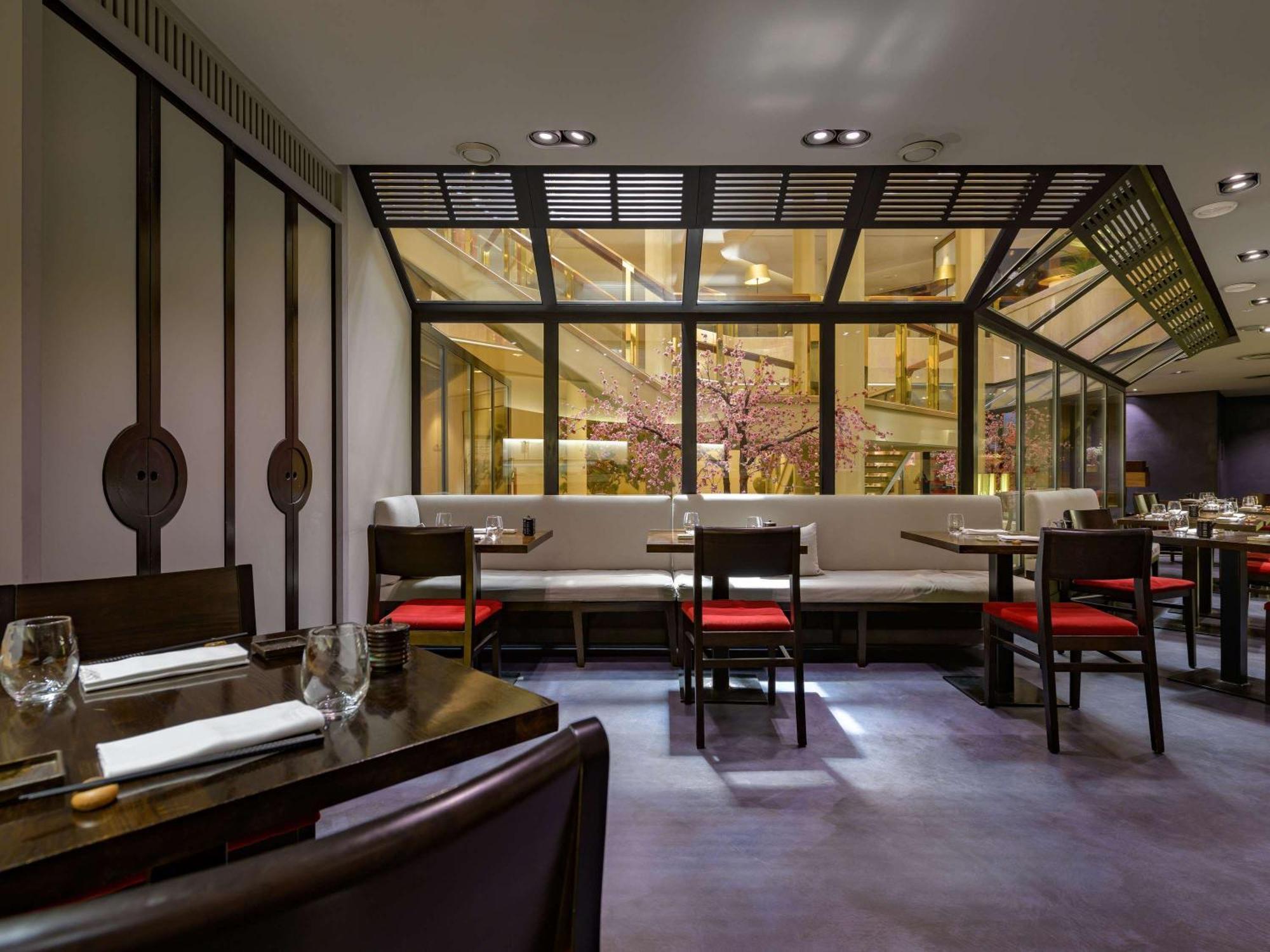 Moevenpick Hotel Geneva Мейрин Екстериор снимка