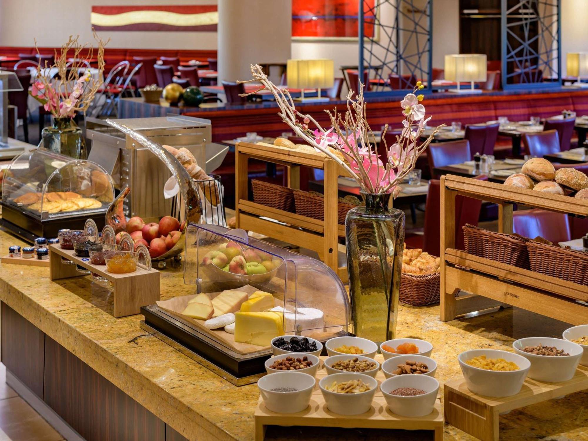 Moevenpick Hotel Geneva Мейрин Екстериор снимка