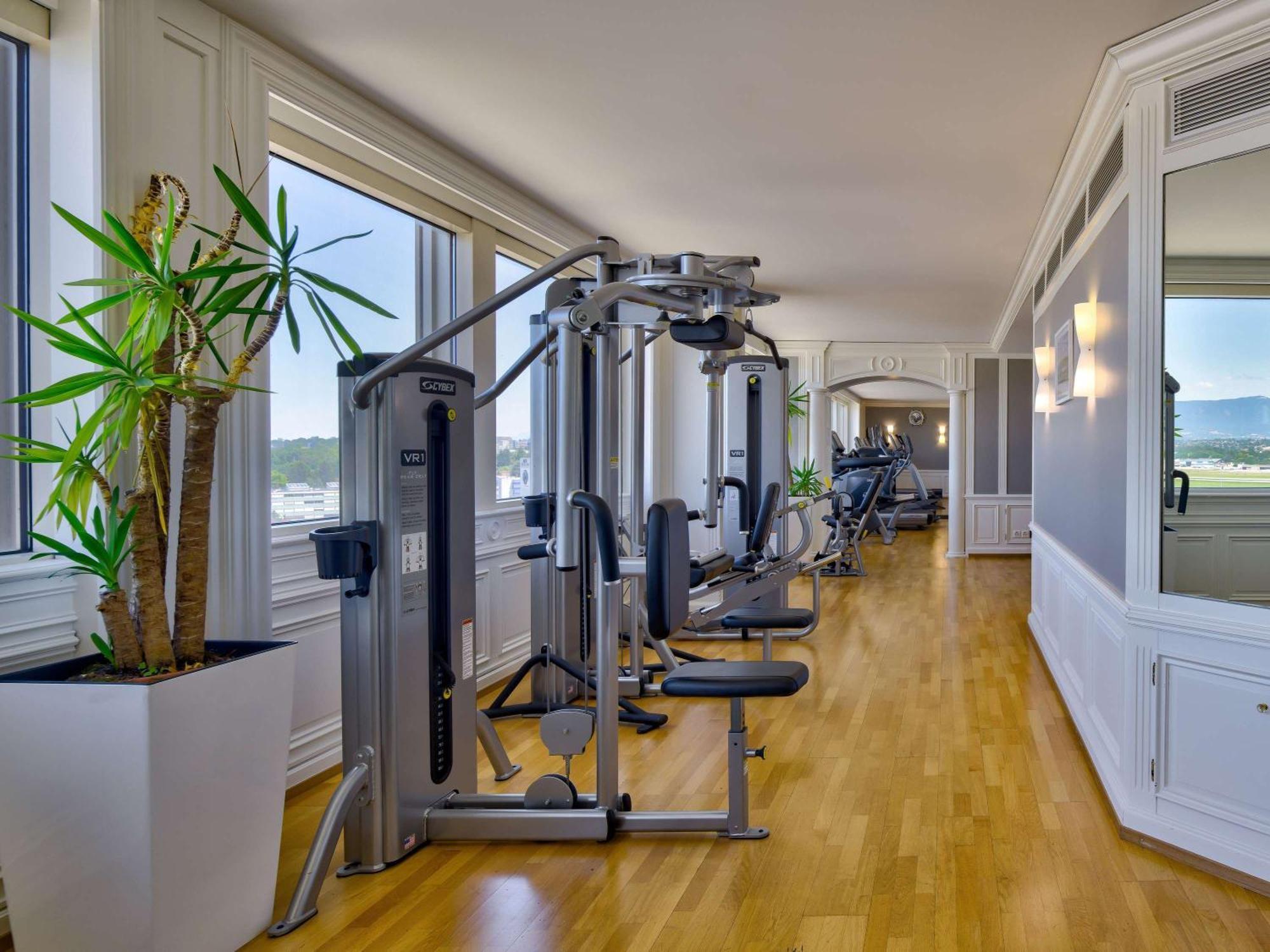Moevenpick Hotel Geneva Мейрин Екстериор снимка