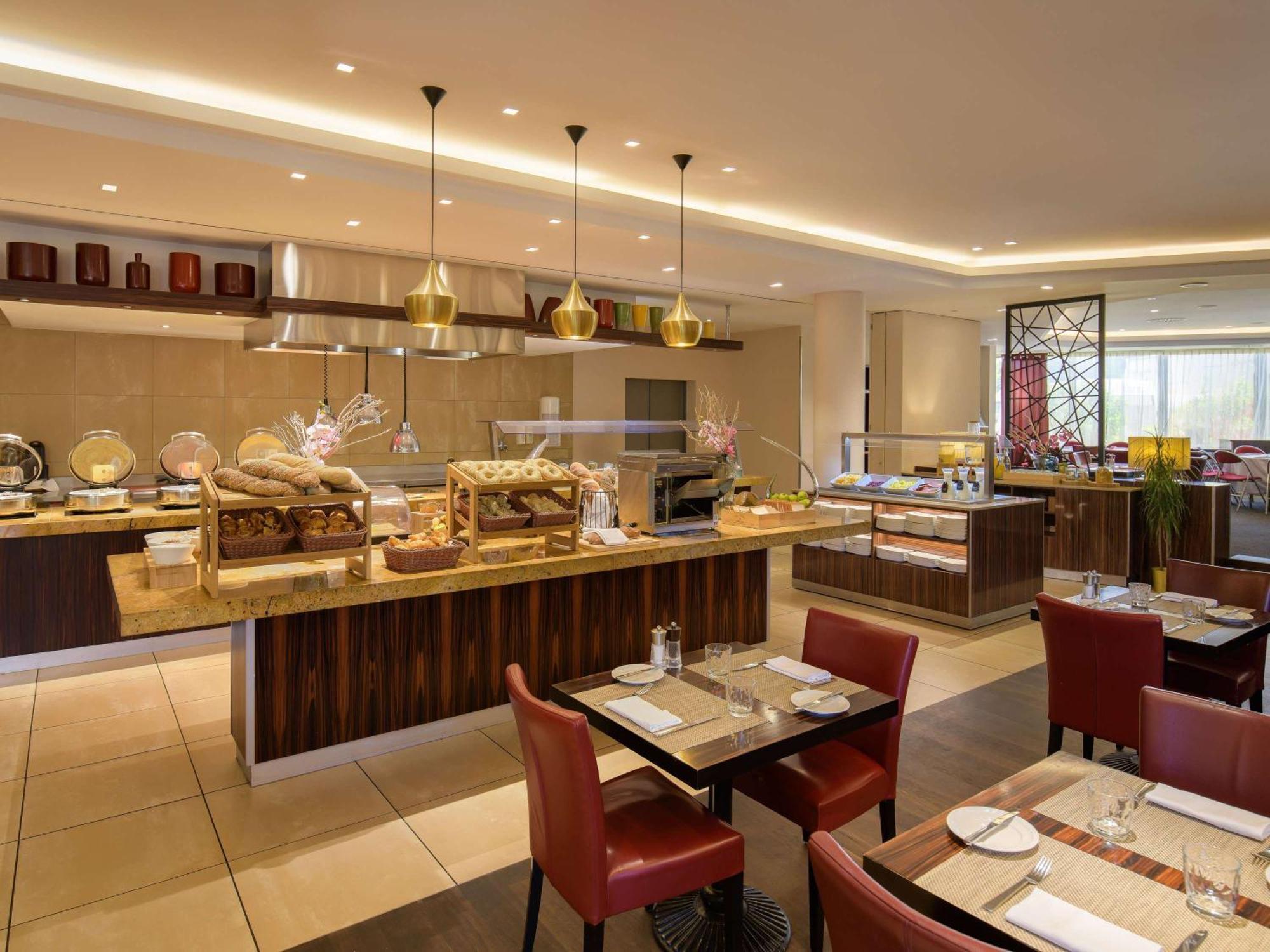 Moevenpick Hotel Geneva Мейрин Екстериор снимка