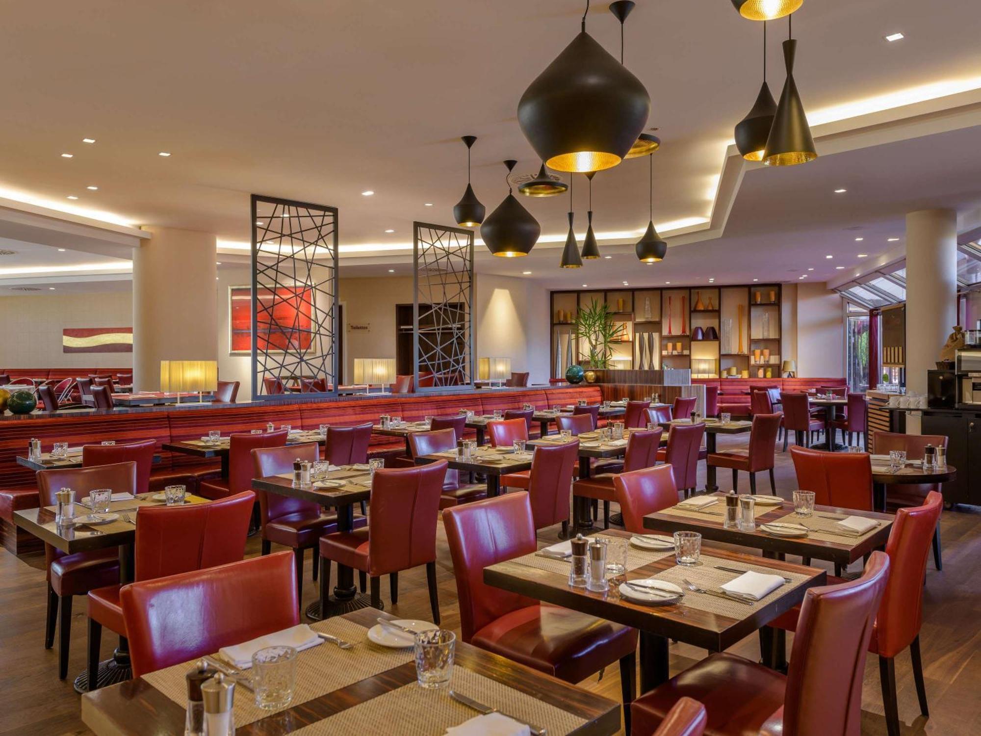 Moevenpick Hotel Geneva Мейрин Екстериор снимка
