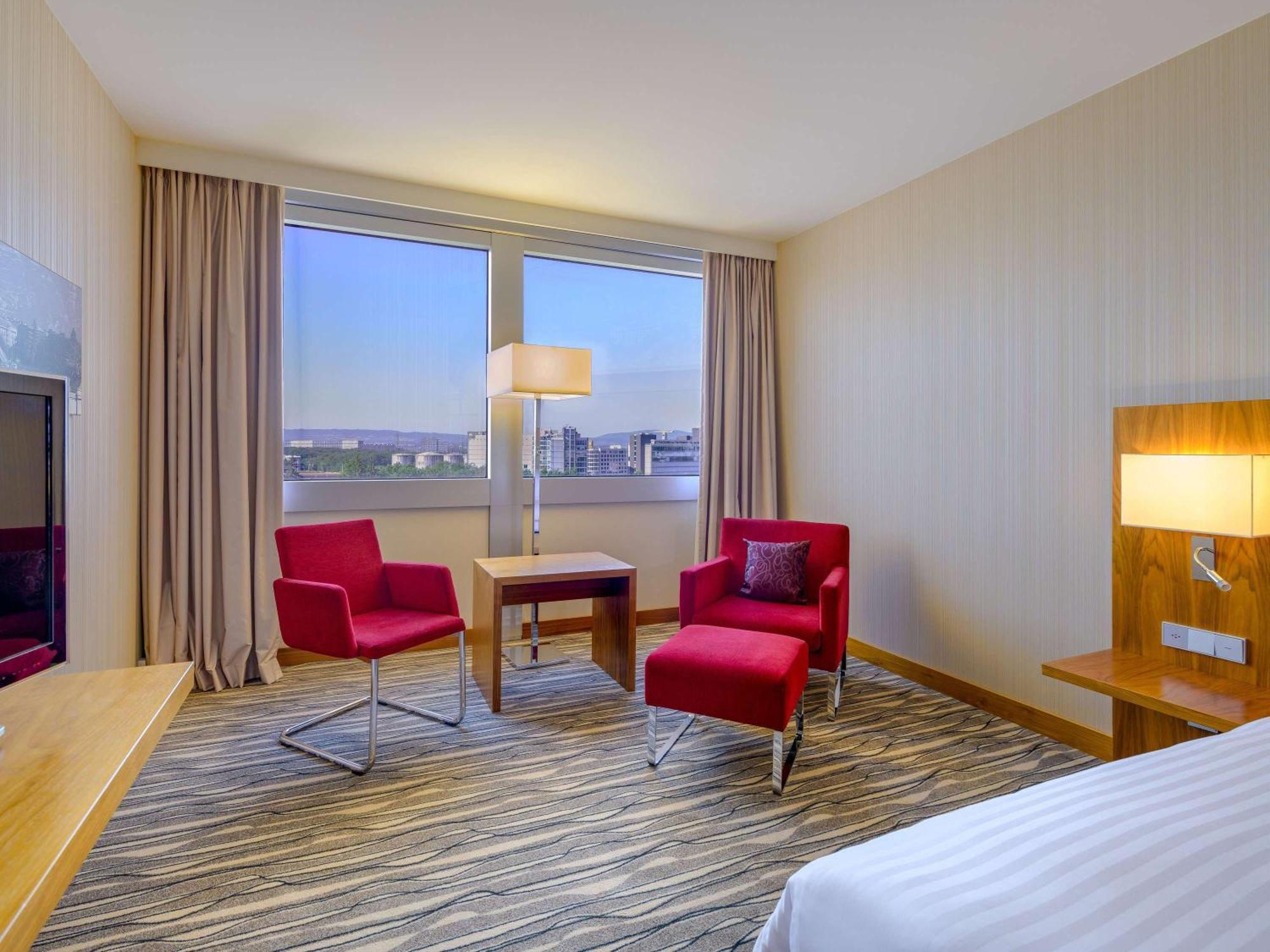 Moevenpick Hotel Geneva Мейрин Екстериор снимка