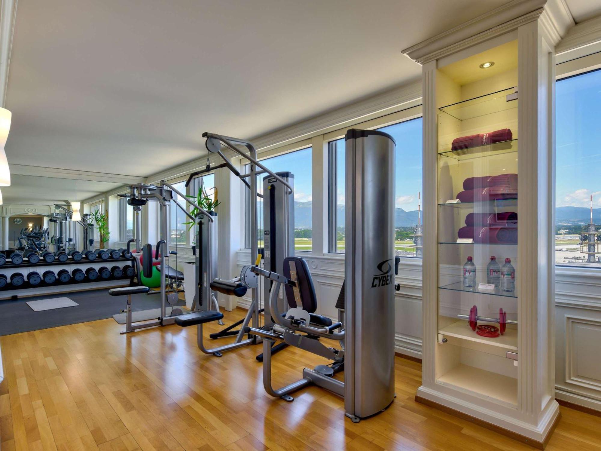 Moevenpick Hotel Geneva Мейрин Екстериор снимка