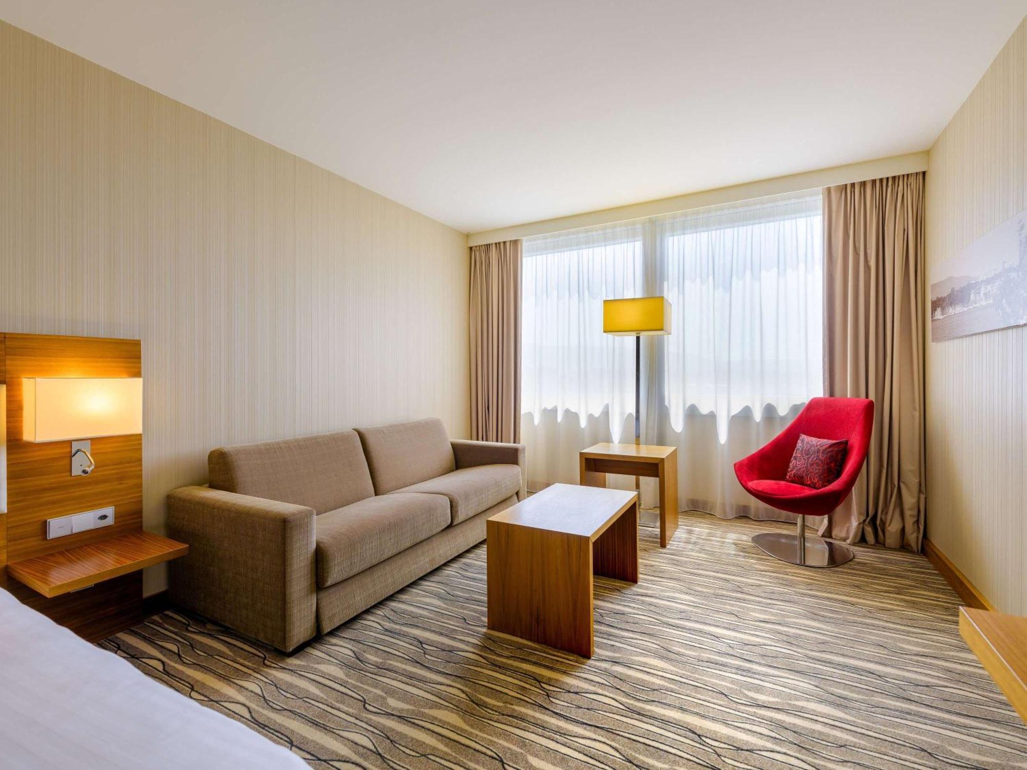 Moevenpick Hotel Geneva Мейрин Екстериор снимка