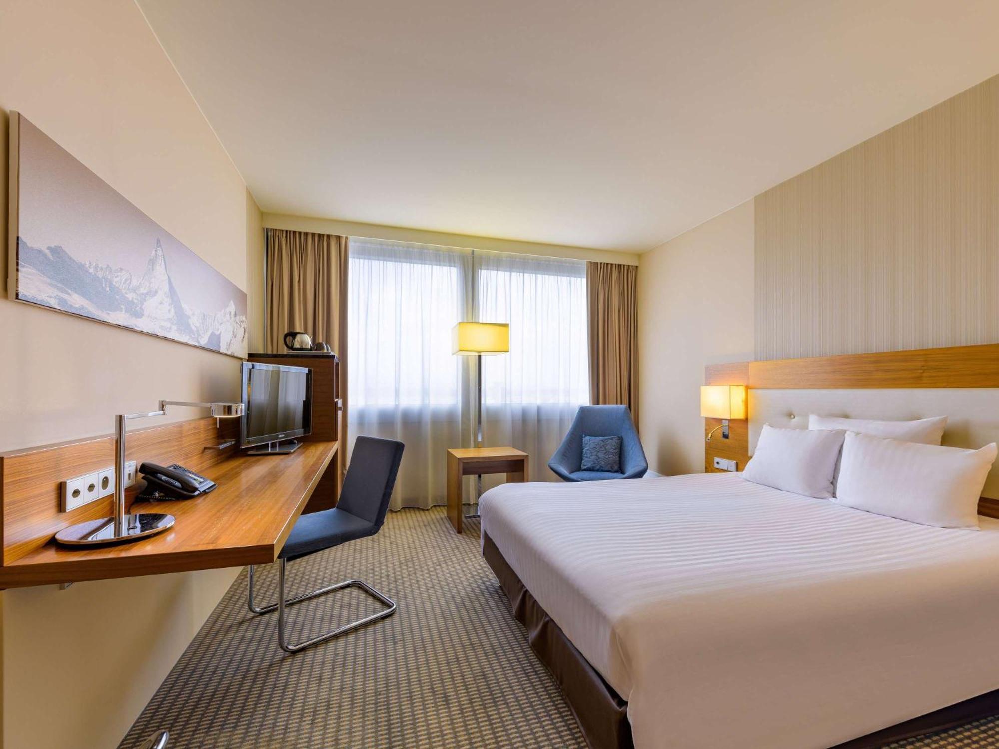Moevenpick Hotel Geneva Мейрин Екстериор снимка