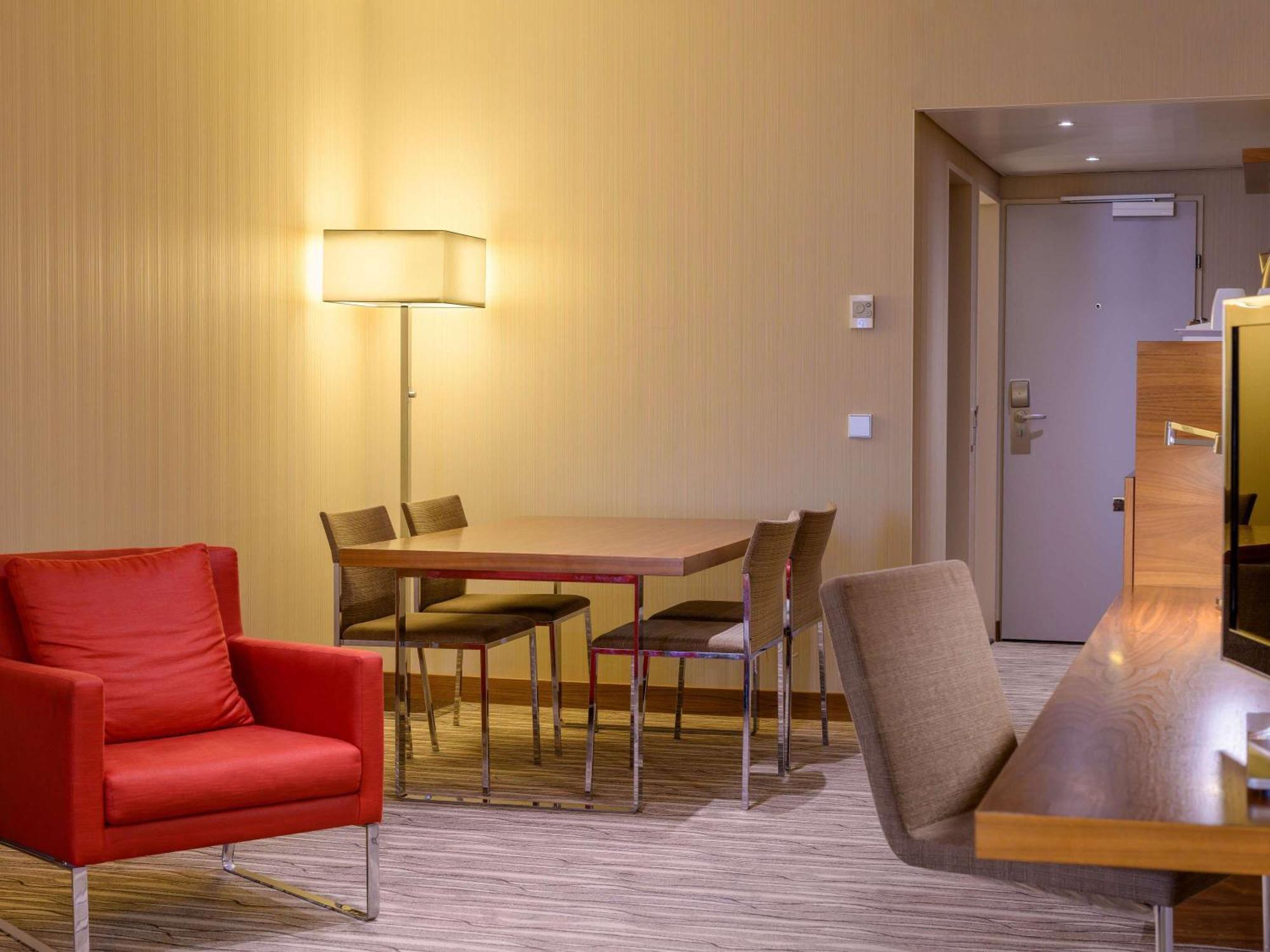 Moevenpick Hotel Geneva Мейрин Екстериор снимка