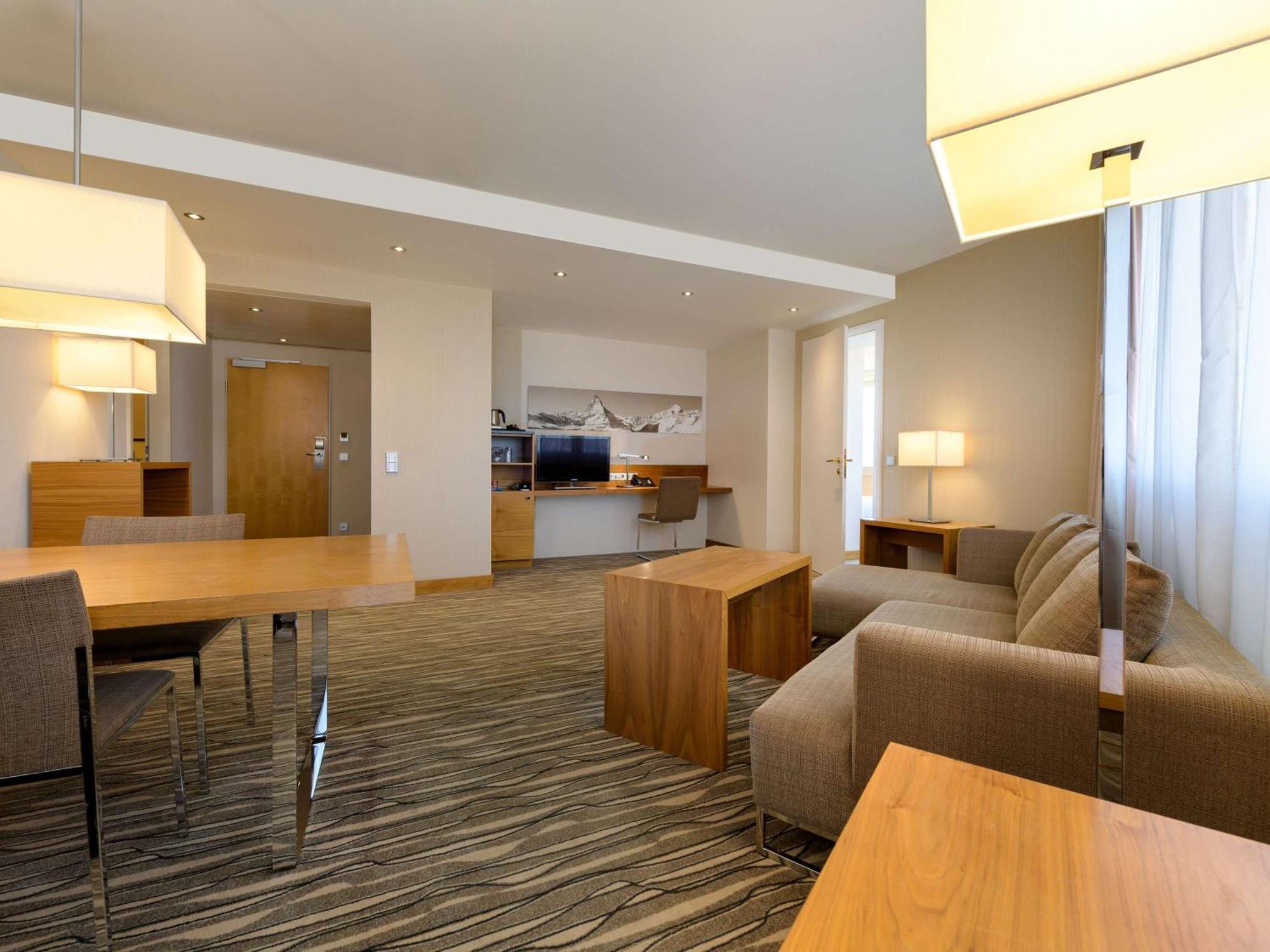 Moevenpick Hotel Geneva Мейрин Екстериор снимка