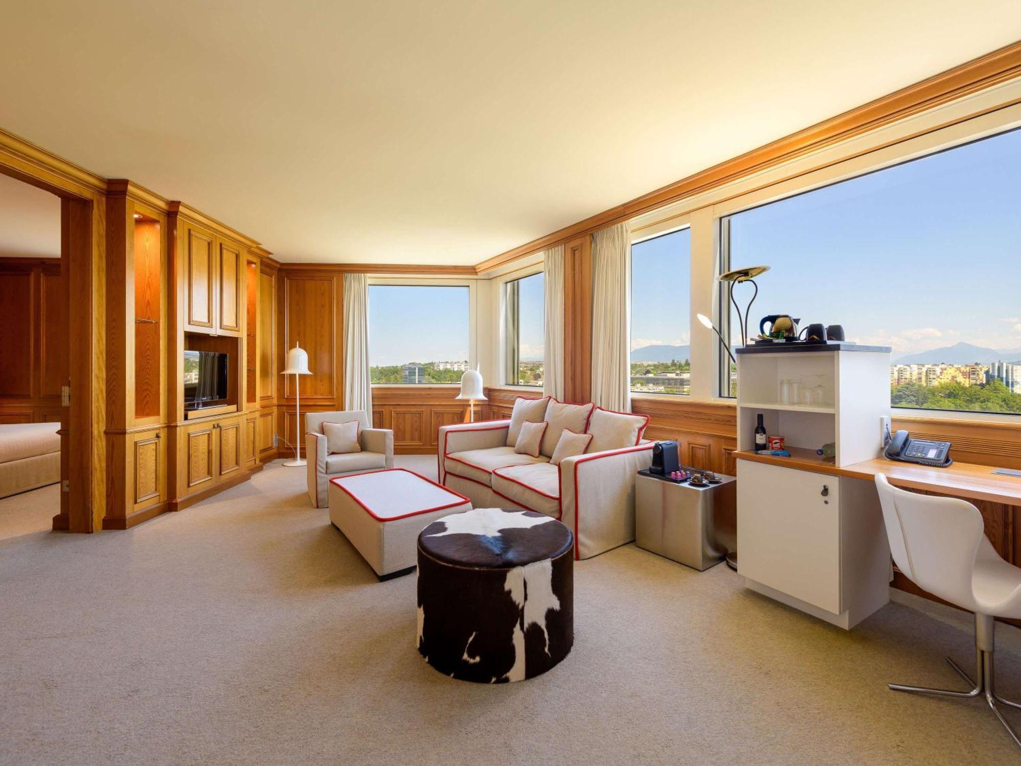 Moevenpick Hotel Geneva Мейрин Екстериор снимка