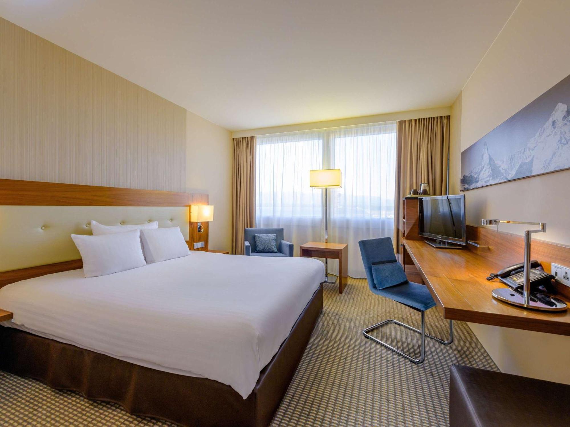 Moevenpick Hotel Geneva Мейрин Екстериор снимка