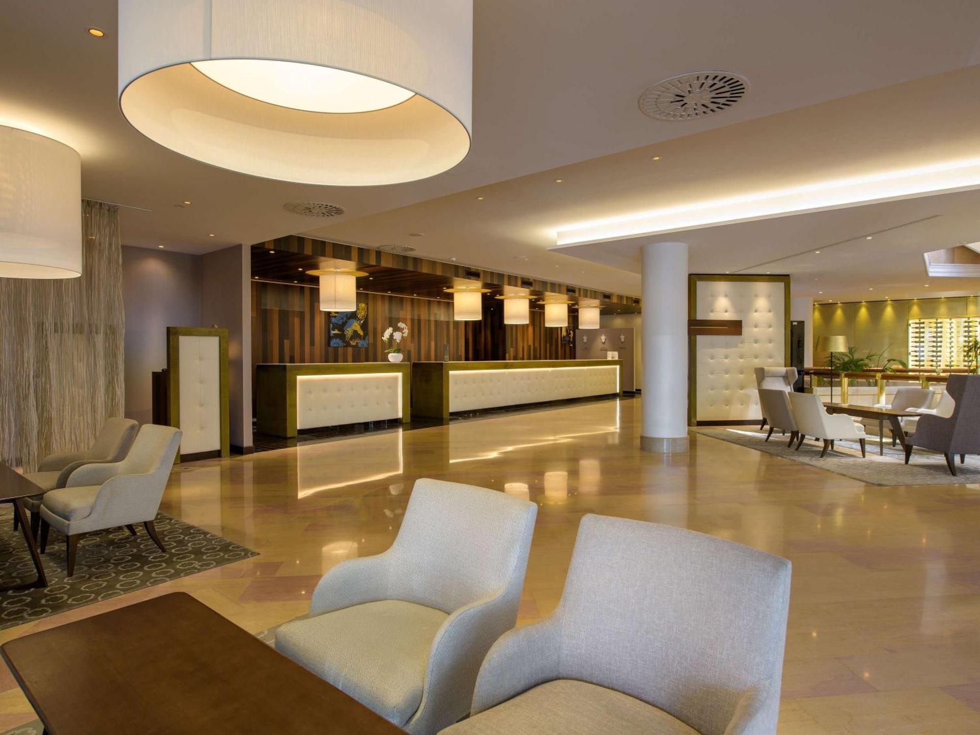 Moevenpick Hotel Geneva Мейрин Екстериор снимка