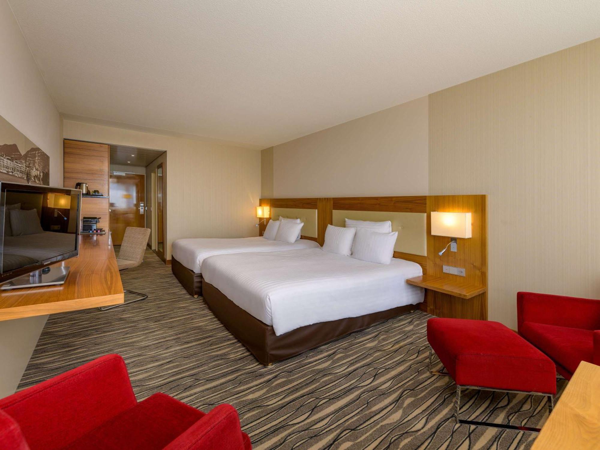 Moevenpick Hotel Geneva Мейрин Екстериор снимка