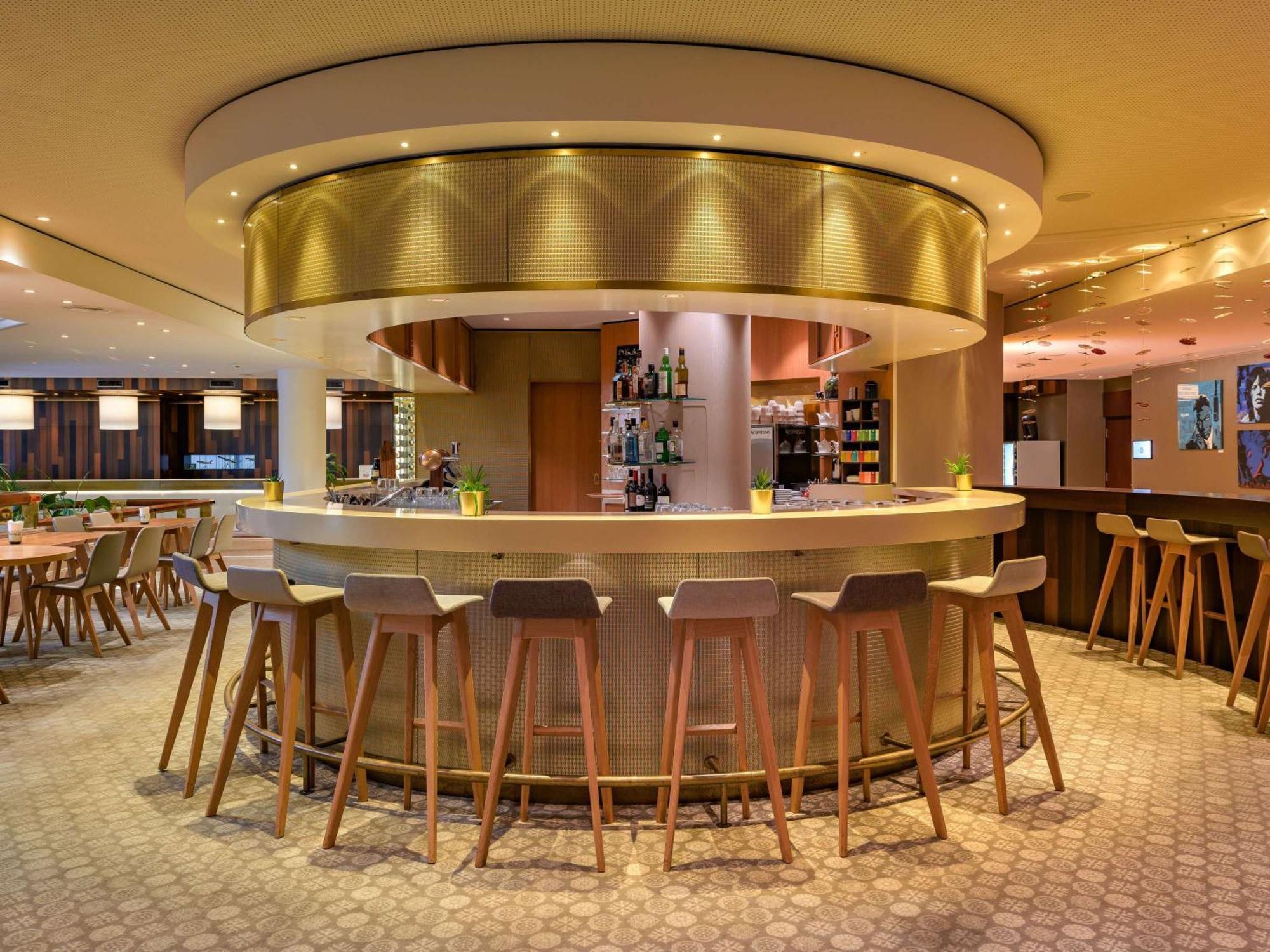 Moevenpick Hotel Geneva Мейрин Екстериор снимка