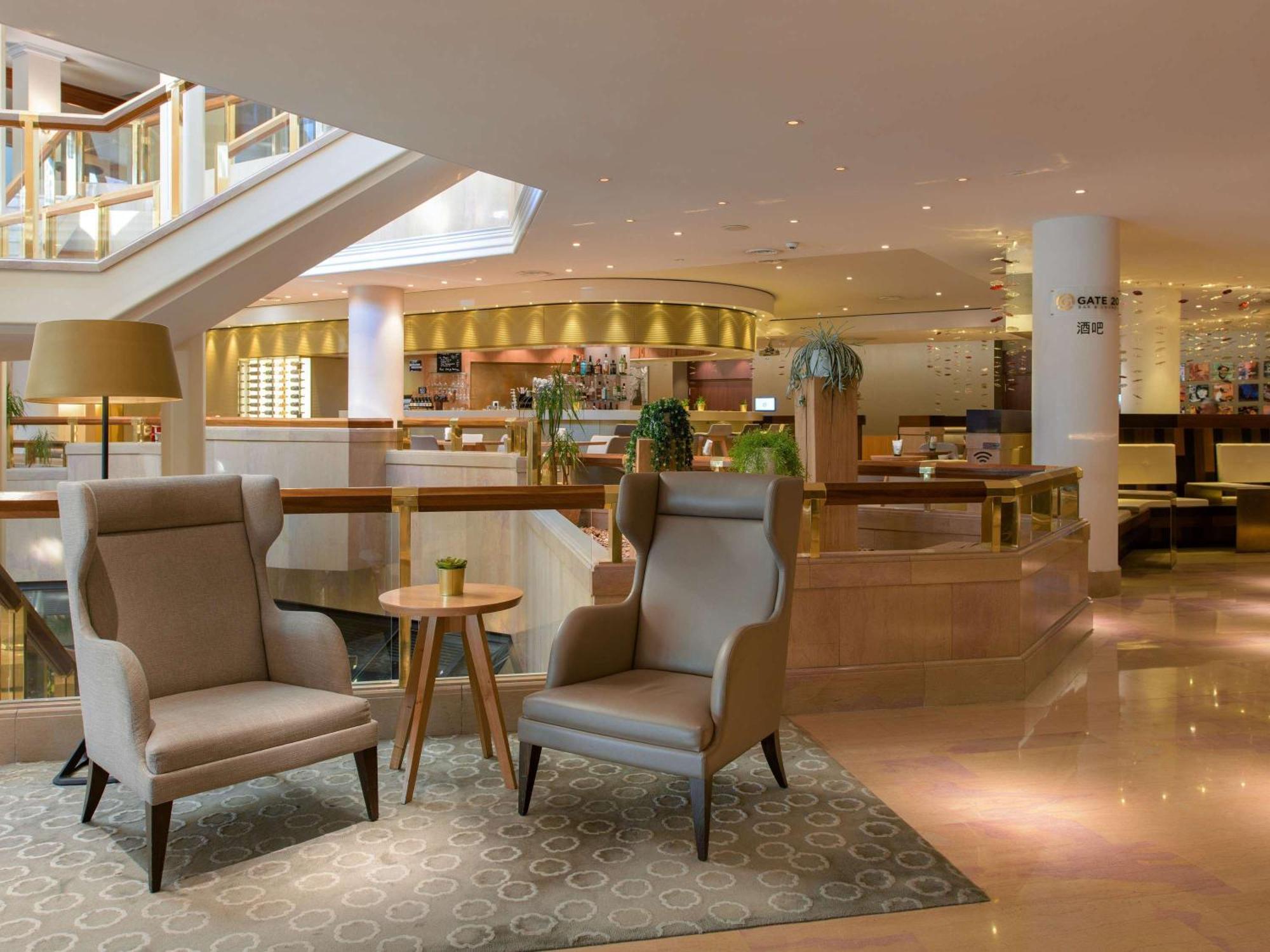 Moevenpick Hotel Geneva Мейрин Екстериор снимка
