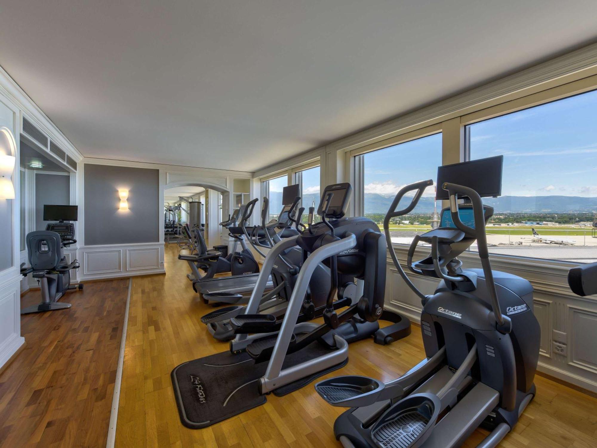 Moevenpick Hotel Geneva Мейрин Екстериор снимка